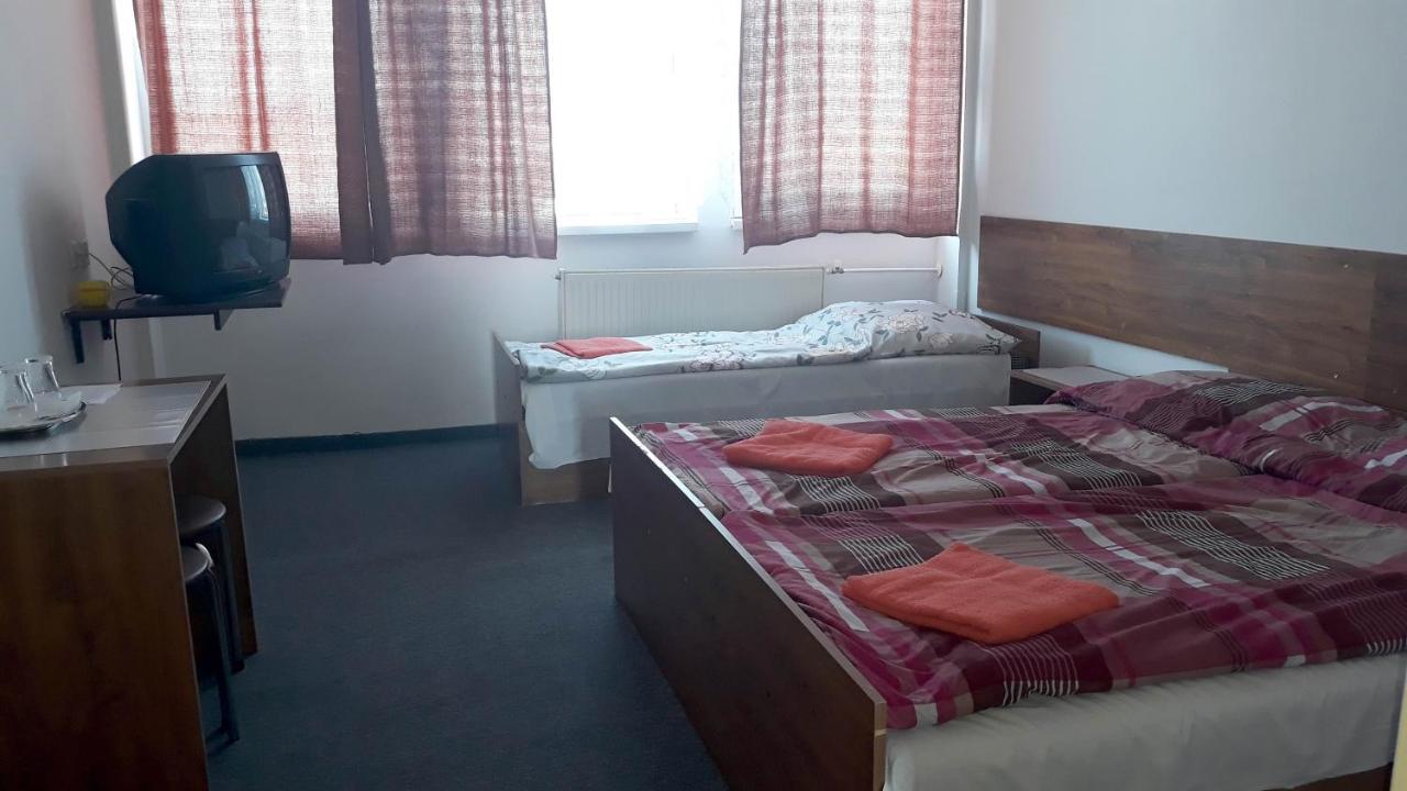 Penzion Saris Прешов Экстерьер фото